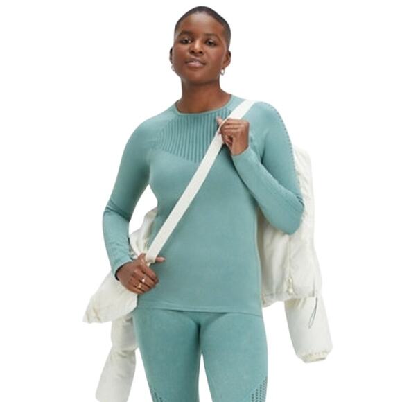 Fabletics Seamless Long Sleeve Top Size XS Washed Arctic Wave Moisture Wicking - Picture 2 of 7